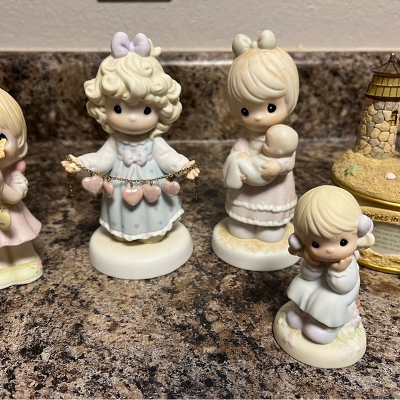 9 piece lot of various precious moments - Picture 4 of 5